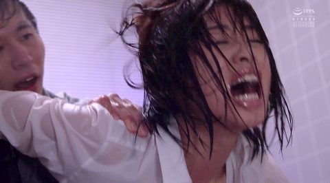 乱暴に犯される女、ずぶ濡れで髪の毛鷲掴みで引っ張られる女の画像 川上奈々美／SMJP