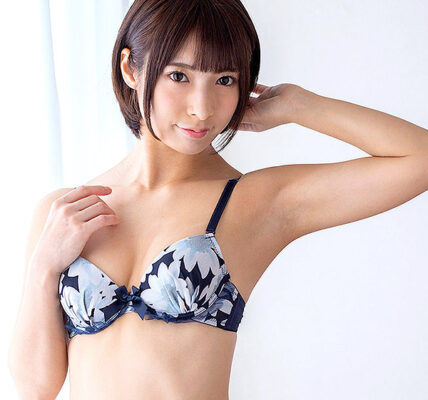 AV女優、SM女優　マゾ女優　阿部乃みくの下着姿ののプロフィール画像。