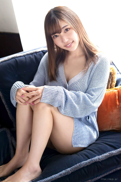 AV女優、SM女優　ドM女優　さつき芽衣私服着衣のプロフィール画像。
