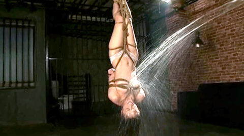 逆さ吊り水責めSM画像 -エロビデオ逆さ吊り水責め画像 - nanasakif