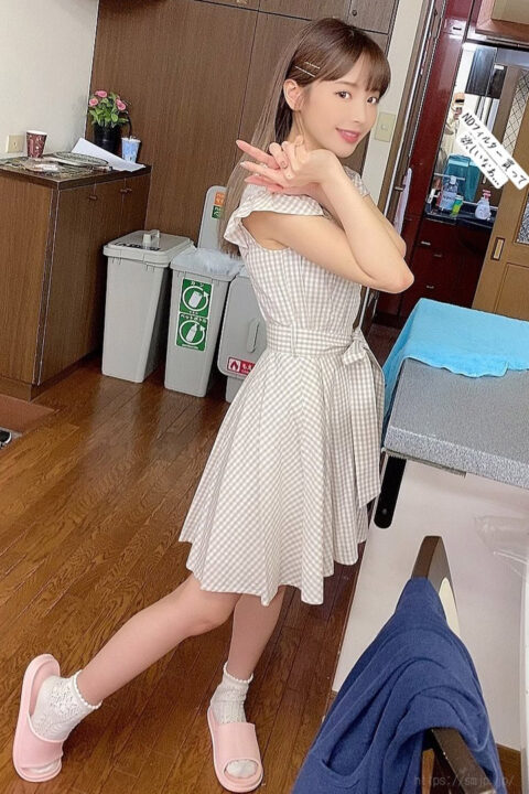 SM女優ドM女優　桃乃木かな　私服が可愛い プロフィール画像