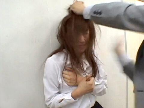 訳も無く 激しいビンタ で 制圧されて 恐怖に支配されて SM調教される M女 原千尋。BGR姦AV バチボコガチ強姦SM画像　髪の毛鷲掴みビンタ　BGR姦　SM画像 エロ AV画像 エロ AV画像 〜 原千尋 ｜ 蛇縛の奴隷秘書 ｜ JBD102