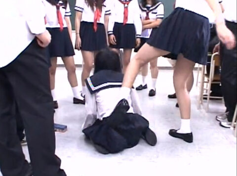 蹴りリンチ　虐めエロ画像 SM AV画像 〜 純名もも ｜ 集団いじめ学級 4 ｜ SDMS-336