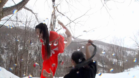 雪降る 極寒の中 野外全裸緊縛で 木に吊り上げられて鞭打たれるＭ女 しずか。吊り責め 鞭責め SM画像 エロ AV画像 〜 菅野しずか ＝ 神納花 ｜ 雪中拷問 ｜ GTJ-070