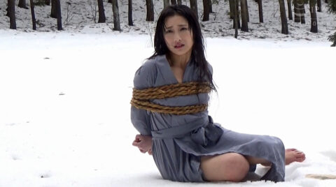 真冬の雪中ＳＭ拷問 雪の冷たさで 足の感覚がなくなる Ｍ女 しずか。惨めな表情がいい。雪中緊縛 SM画像 エロ AV画像 〜 菅野しずか ＝ 神納花 ｜ 雪中拷問 ｜ GTJ-070