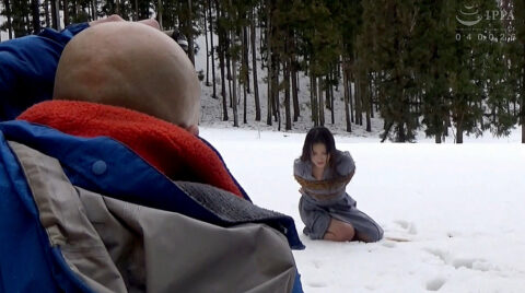 あまりの寒さと足に刺さる雪の冷たさで 要求されたポーズを作れない 哀れな M女 しずか。地獄の極寒責め SM画像 エロ AV画像 〜 菅野しずか ＝ 神納花 ｜ 雪中拷問 ｜ GTJ-070