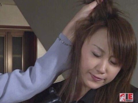 髪の毛鷲掴みで引っ張られて SM調教される M女 もえ 。 髪の毛鷲掴み 鬼畜 SM画像 エロ AV画像 〜 君嶋もえ | レズ輪姦 FILE.01 女デカ職権崩壊 | IESP–115 | SM調教 SM エロ 画像 SM調教 SMプレイ M女 君嶋もえ、SMAV SMなおとSM。