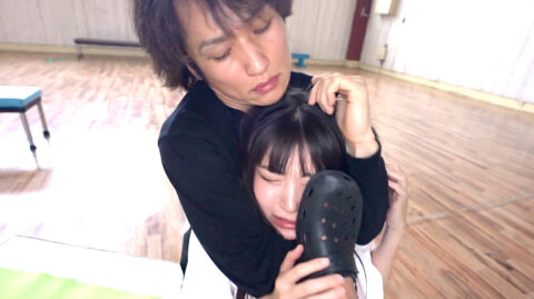 SORA-536 ｜ 「清楚J系？どうせP活してんだろw」下校中の県立校生を眠剤拉致 抵抗したらビンタとイラマで失禁するまで再教育！半グレ集団輪姦 皆月ひかる　首絞め土足踏みつけ SM調教 エロ SM画像 AV画像 ｜ 皆月ひかる ｜