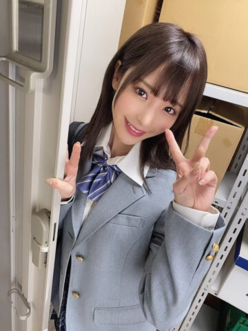 SM女優　AV女優　桃乃木かな （ もものきかな ） 学生服　プロフィール画像