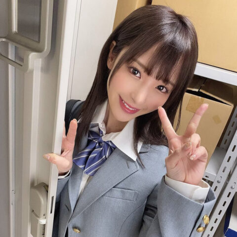 SM女優　AV女優　桃乃木かな （ もものきかな ） 制服姿　プロフィール画像