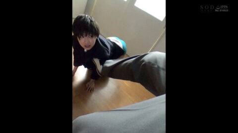 床に這いつくばらされて 蹴り飛ばされて 足蹴にされて 侮辱の限りを尽くされる M女 竹田ゆめ。蹴り飛ばされる女　SM画像 エロ AV画像 〜 竹田ゆめ ＝ 市来まひろ ｜ 男子の格好がバレて ｜ STAR-976