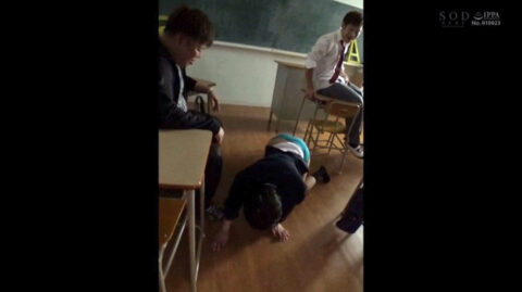 いじめを超えた侮辱 人間の尊厳を無視されて 床に這いつくばらされる M女 竹田ゆめ。見下される最下層の奴隷女　SM画像 エロ AV画像 〜 竹田ゆめ ＝ 市来まひろ ｜ 男子の格好がバレて ｜ STAR-976