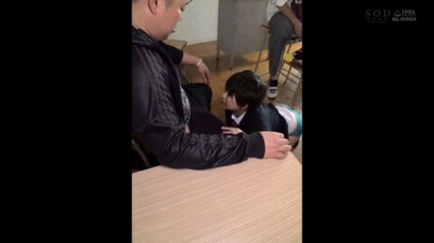 赦しを請うように 男の足元に跪く マゾ女 ゆめ。男の足元に跪く哀れな女　SM画像 エロ AV画像 〜 竹田ゆめ ＝ 市来まひろ ｜ 男子の格好がバレて ｜ STAR-976